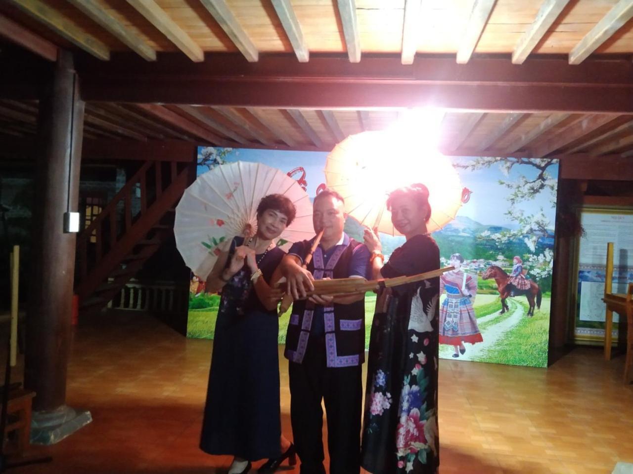 A Lin Homestay Bac Ha Exteriör bild
