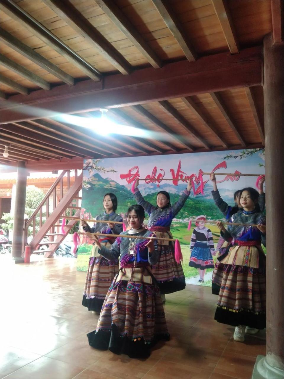 A Lin Homestay Bac Ha Exteriör bild